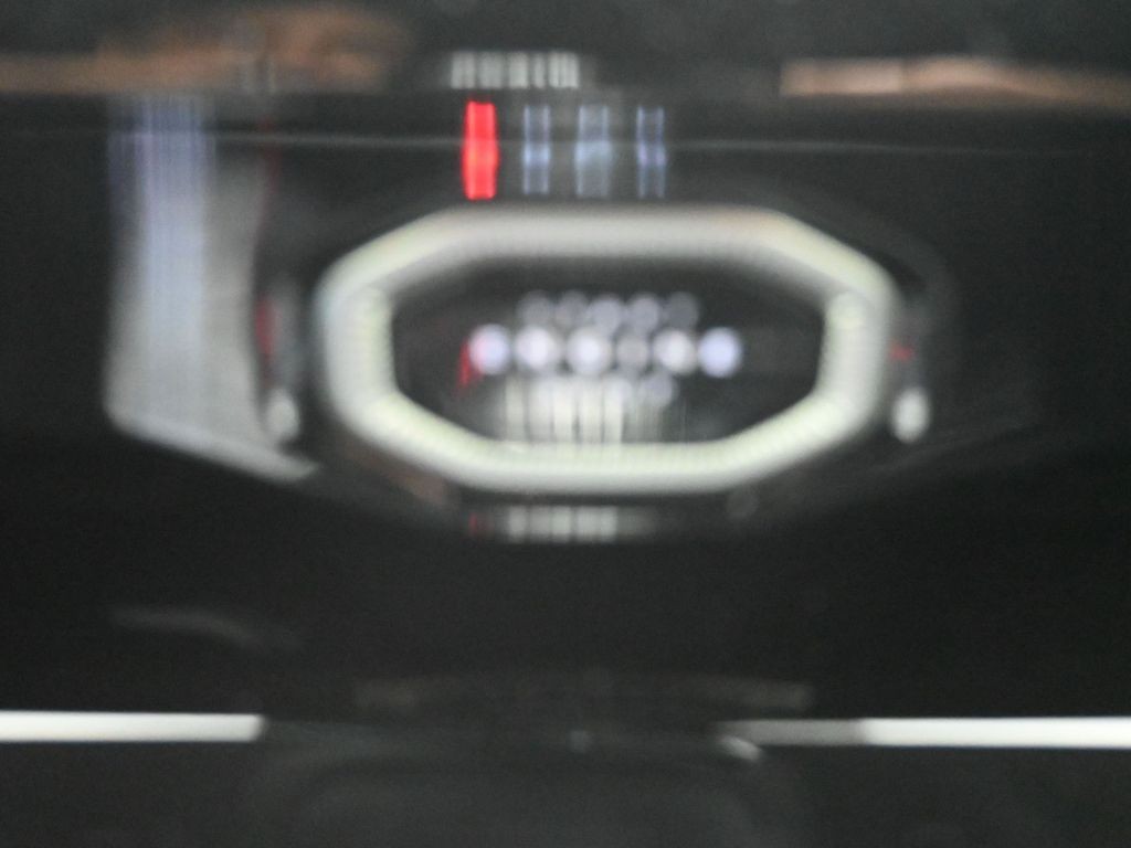 Jeep Grand Cherokee L Vehicle Full-screen Gallery Image 16