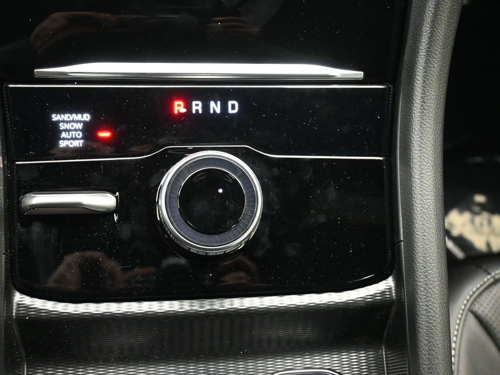 Jeep Grand Cherokee L Vehicle Full-screen Gallery Image 17