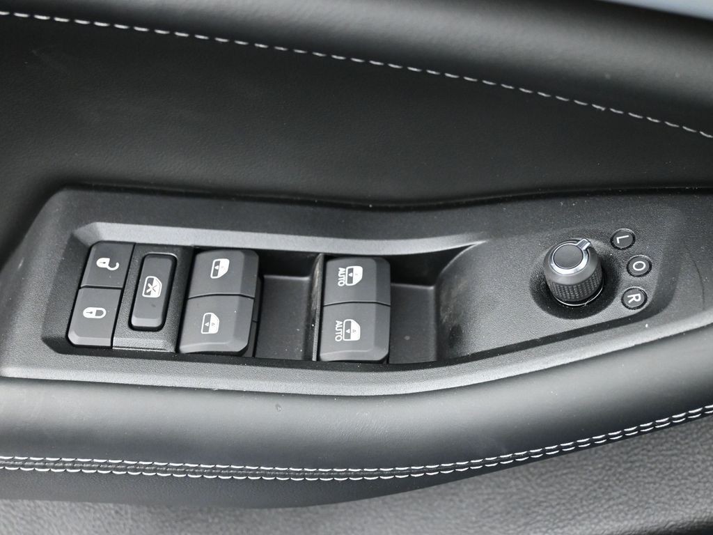 Jeep Grand Cherokee L Vehicle Full-screen Gallery Image 27