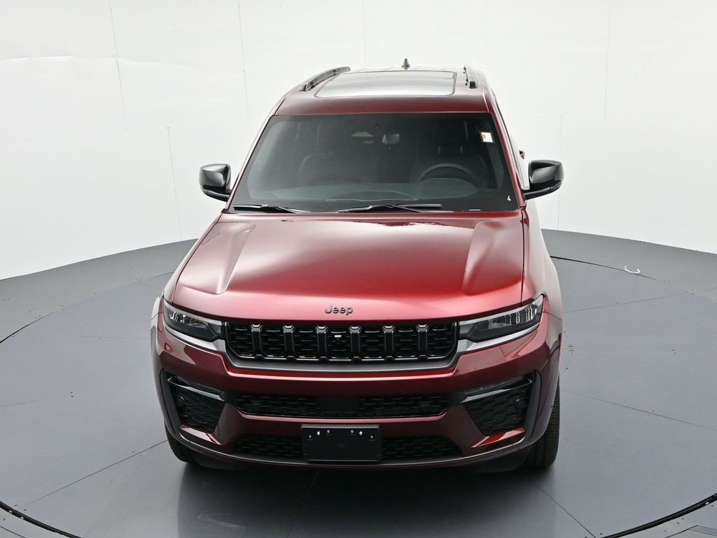 Jeep Grand Cherokee L Vehicle Full-screen Gallery Image 32