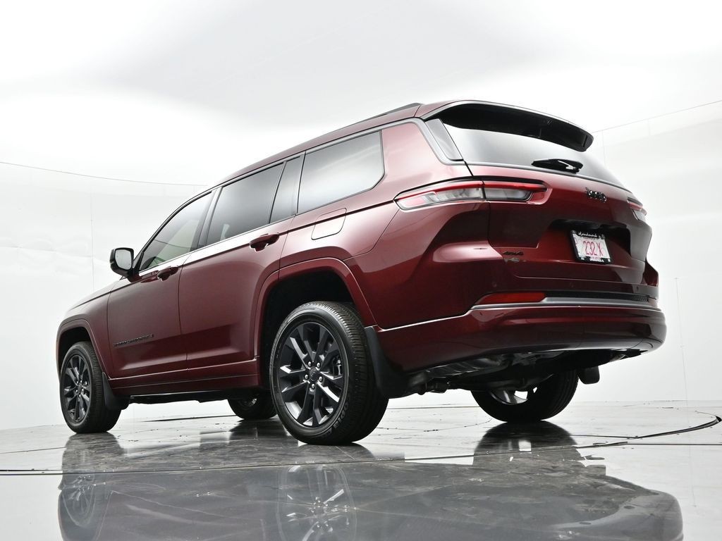 Jeep Grand Cherokee L Vehicle Full-screen Gallery Image 35