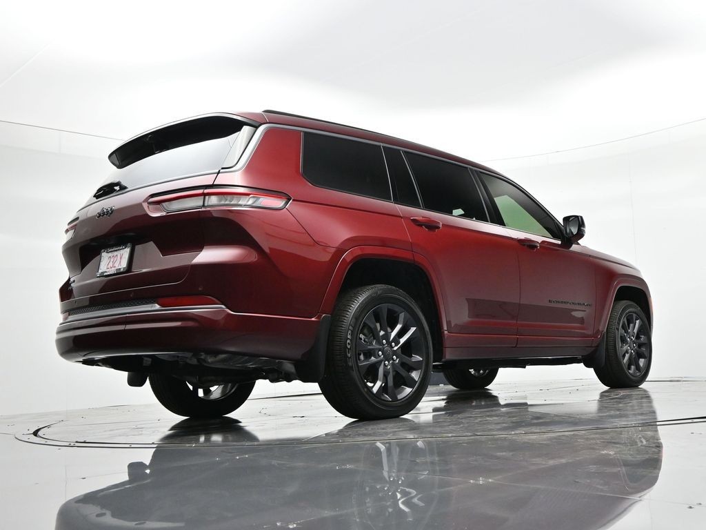 Jeep Grand Cherokee L Vehicle Full-screen Gallery Image 37