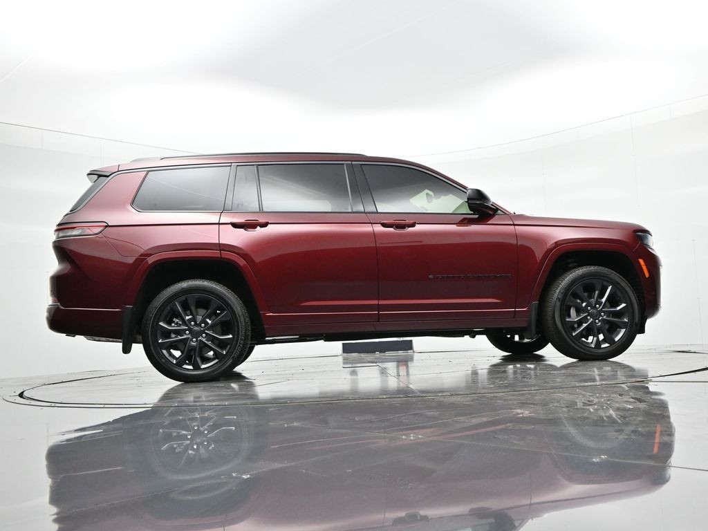 Jeep Grand Cherokee L Vehicle Full-screen Gallery Image 38