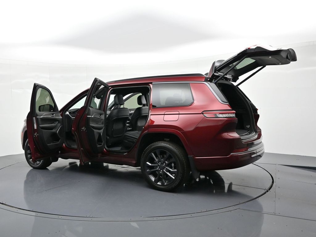 Jeep Grand Cherokee L Vehicle Full-screen Gallery Image 40