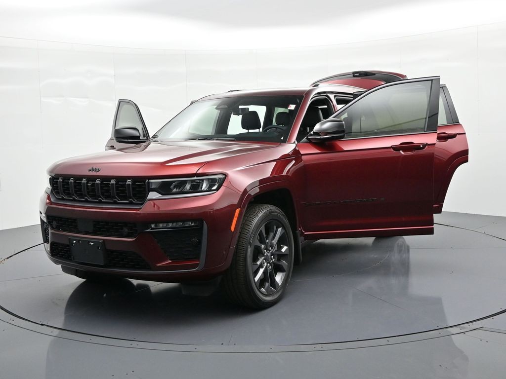 Jeep Grand Cherokee L Vehicle Full-screen Gallery Image 41