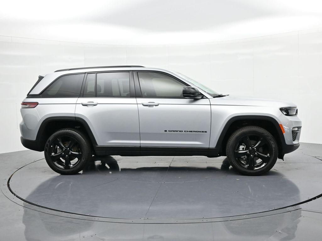 Jeep Grand Cherokee Vehicle Full-screen Gallery Image 5