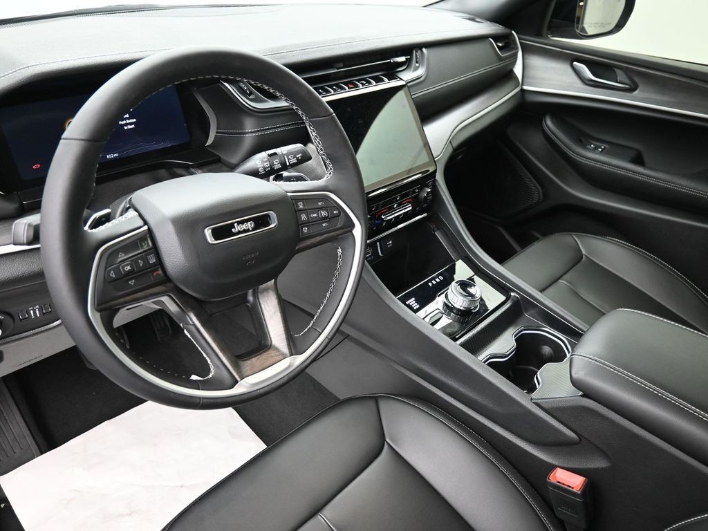 Jeep Grand Cherokee Vehicle Full-screen Gallery Image 14