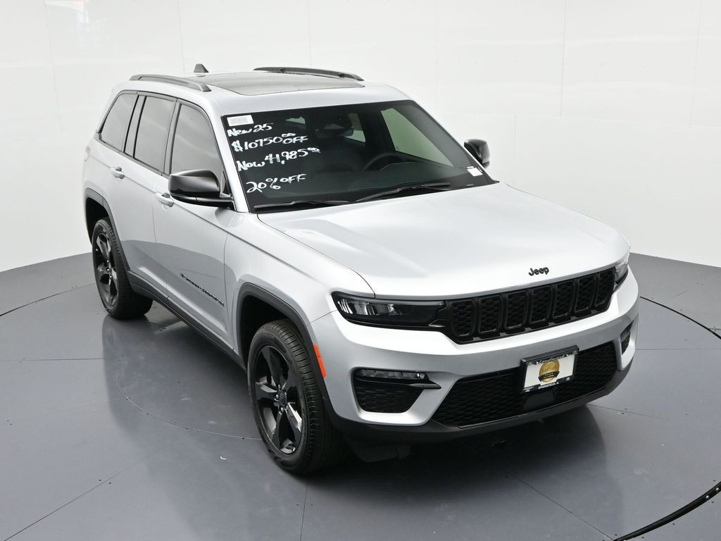 Jeep Grand Cherokee Vehicle Full-screen Gallery Image 16