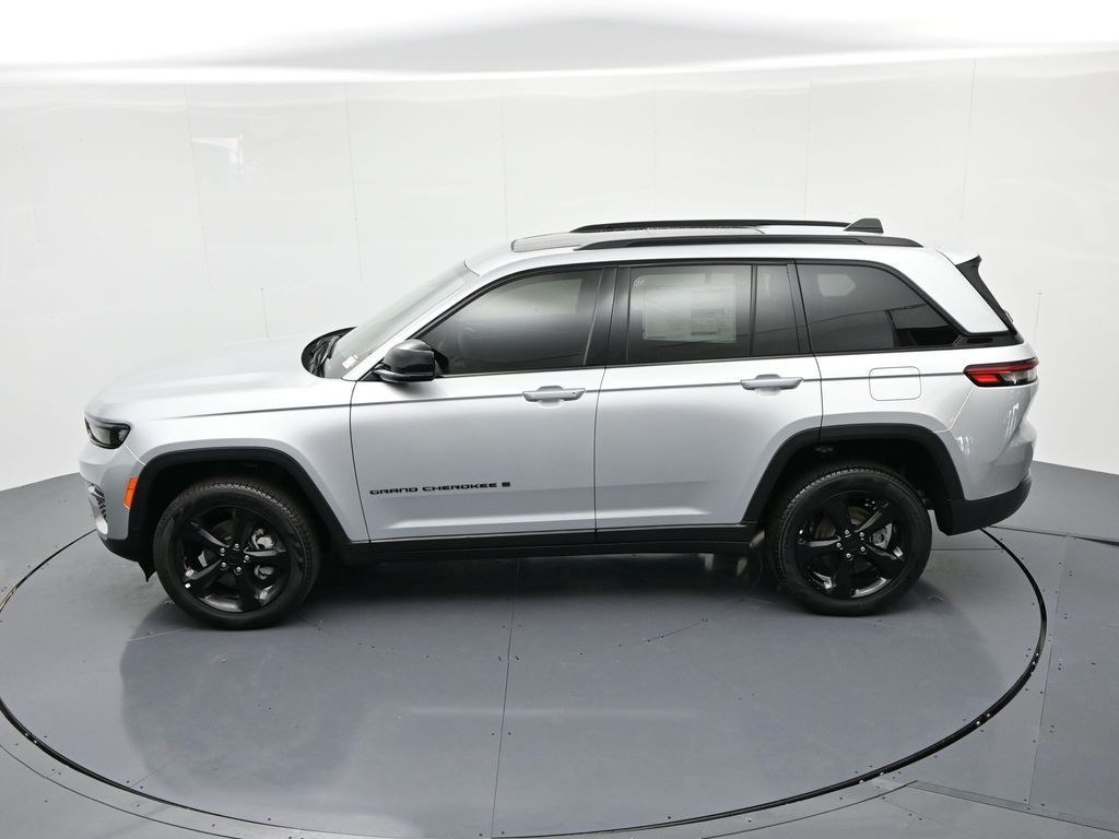 Jeep Grand Cherokee Vehicle Full-screen Gallery Image 19