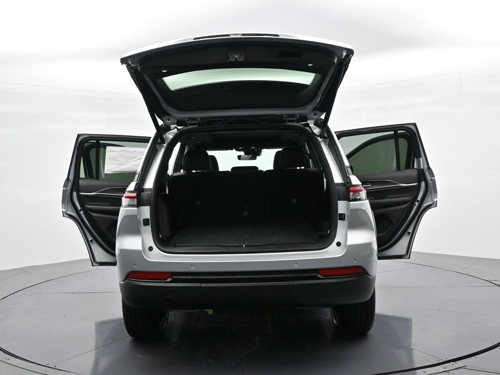 Jeep Grand Cherokee Vehicle Full-screen Gallery Image 27