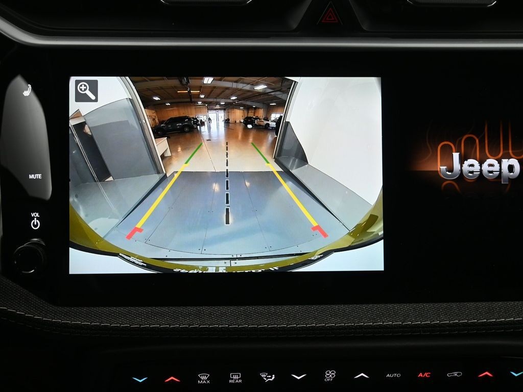 Jeep Cherokee Vehicle Full-screen Gallery Image 12