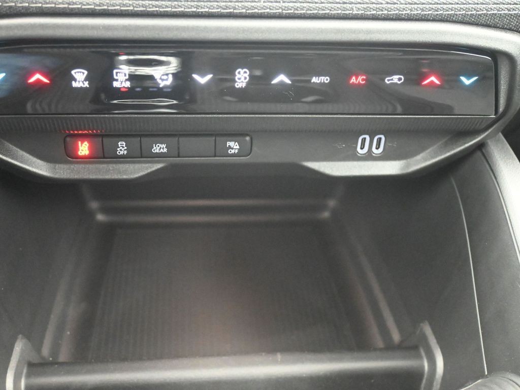 Jeep Cherokee Vehicle Full-screen Gallery Image 13