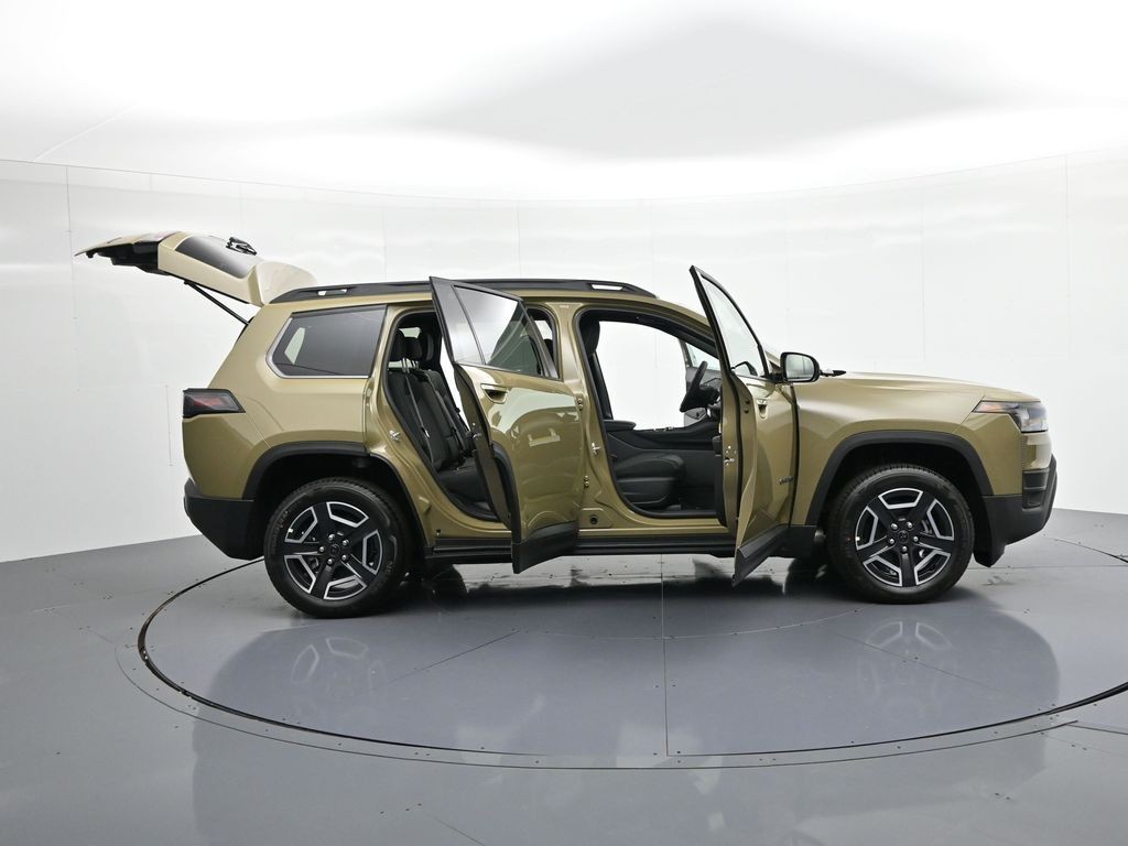 Jeep Cherokee Vehicle Full-screen Gallery Image 36