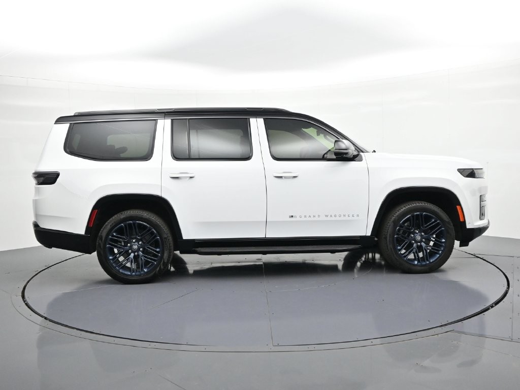 Jeep Grand Wagoneer Vehicle Full-screen Gallery Image 5