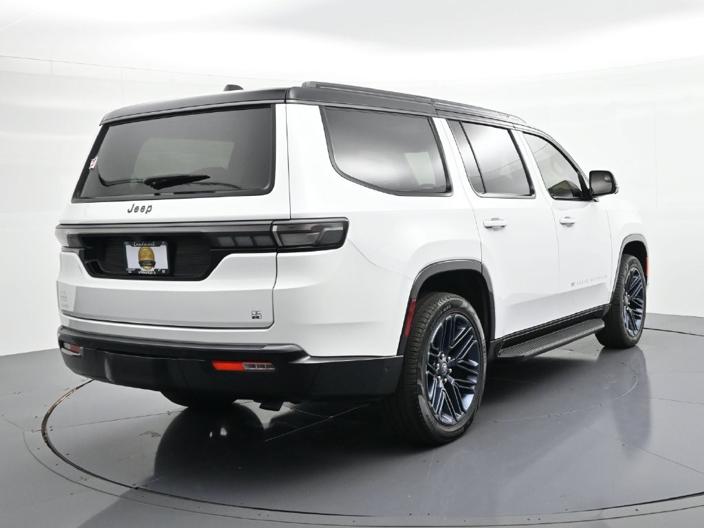 Jeep Grand Wagoneer Vehicle Full-screen Gallery Image 6