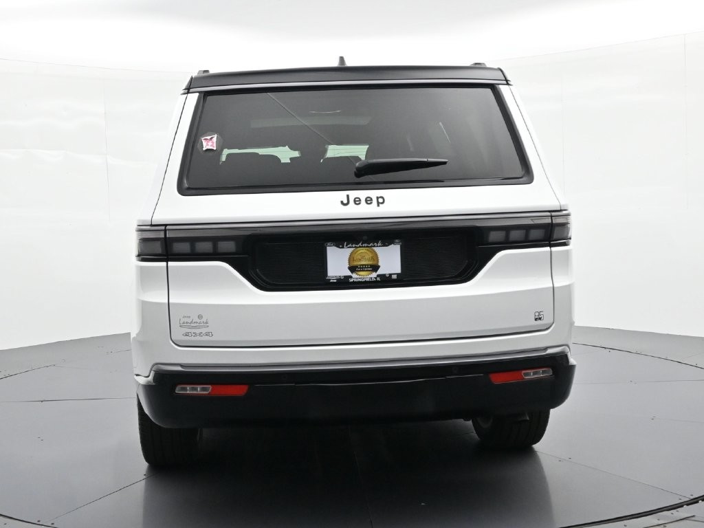 Jeep Grand Wagoneer Vehicle Full-screen Gallery Image 7