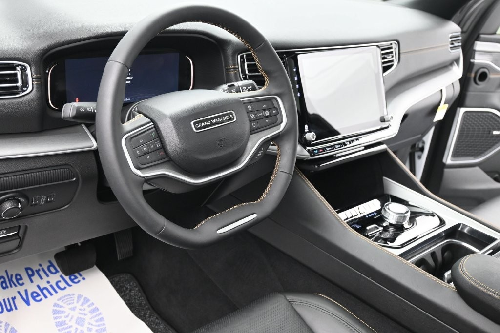Jeep Grand Wagoneer Vehicle Full-screen Gallery Image 16