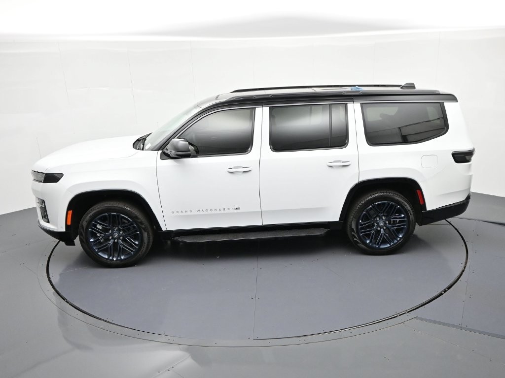 Jeep Grand Wagoneer Vehicle Full-screen Gallery Image 20