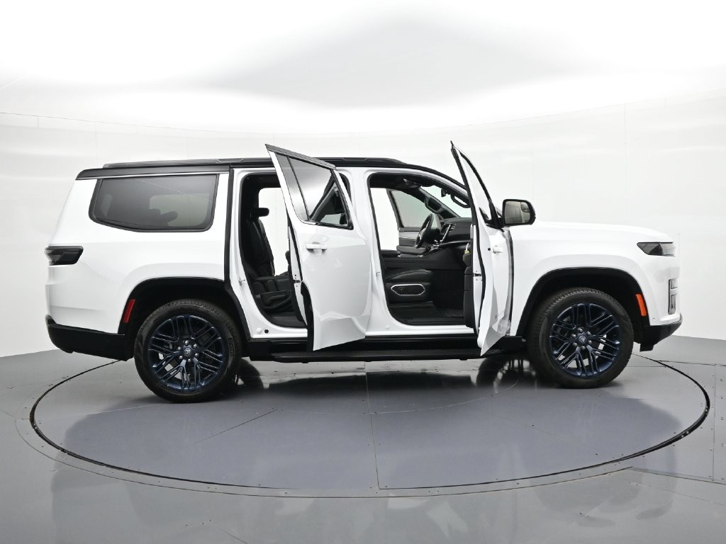 Jeep Grand Wagoneer Vehicle Full-screen Gallery Image 25