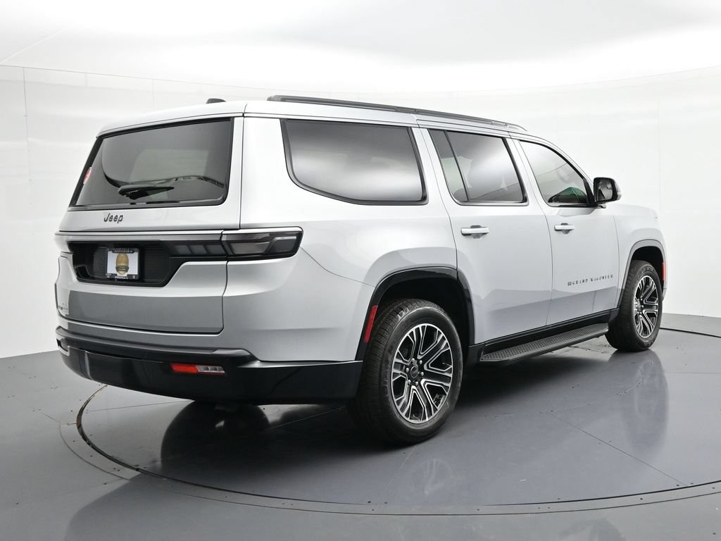 Jeep Grand Wagoneer Vehicle Full-screen Gallery Image 6