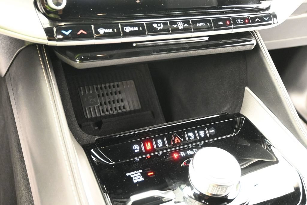 Jeep Grand Wagoneer Vehicle Full-screen Gallery Image 11