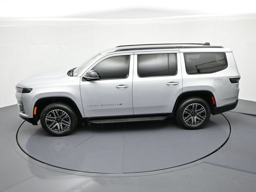 Jeep Grand Wagoneer Vehicle Full-screen Gallery Image 18
