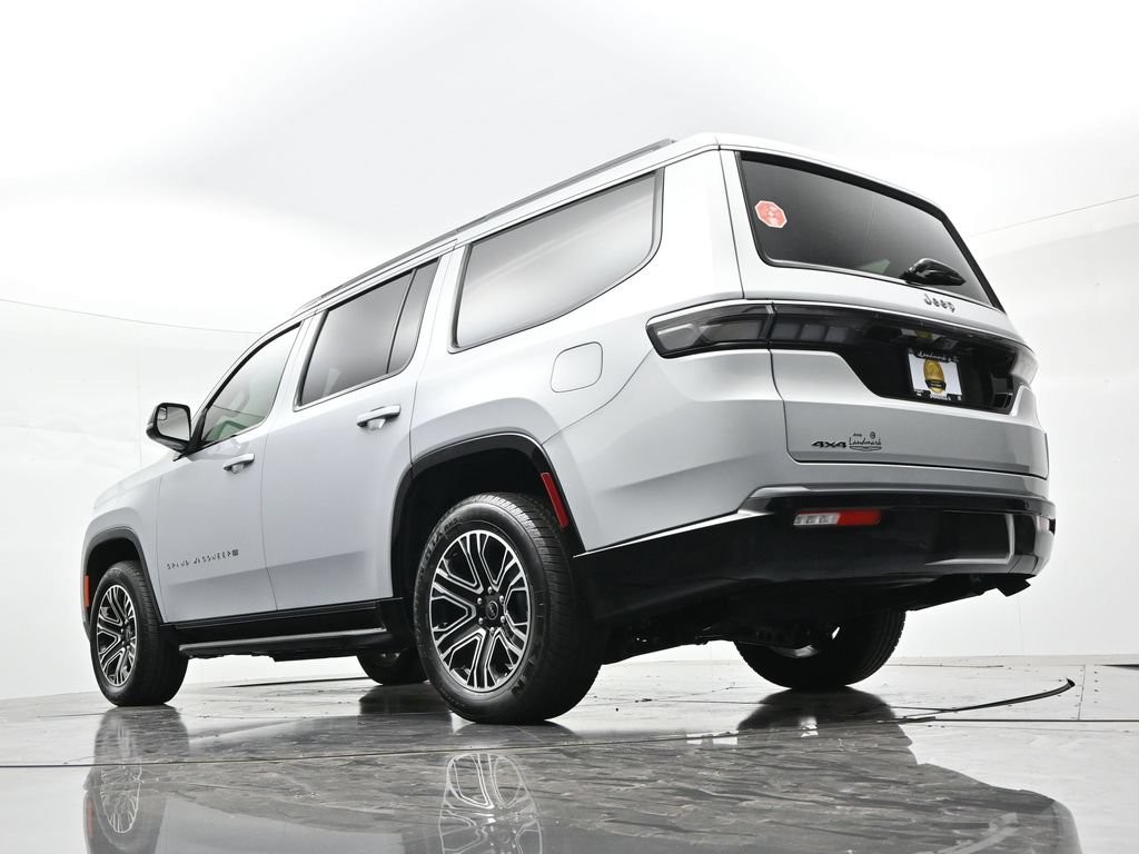 Jeep Grand Wagoneer Vehicle Full-screen Gallery Image 19