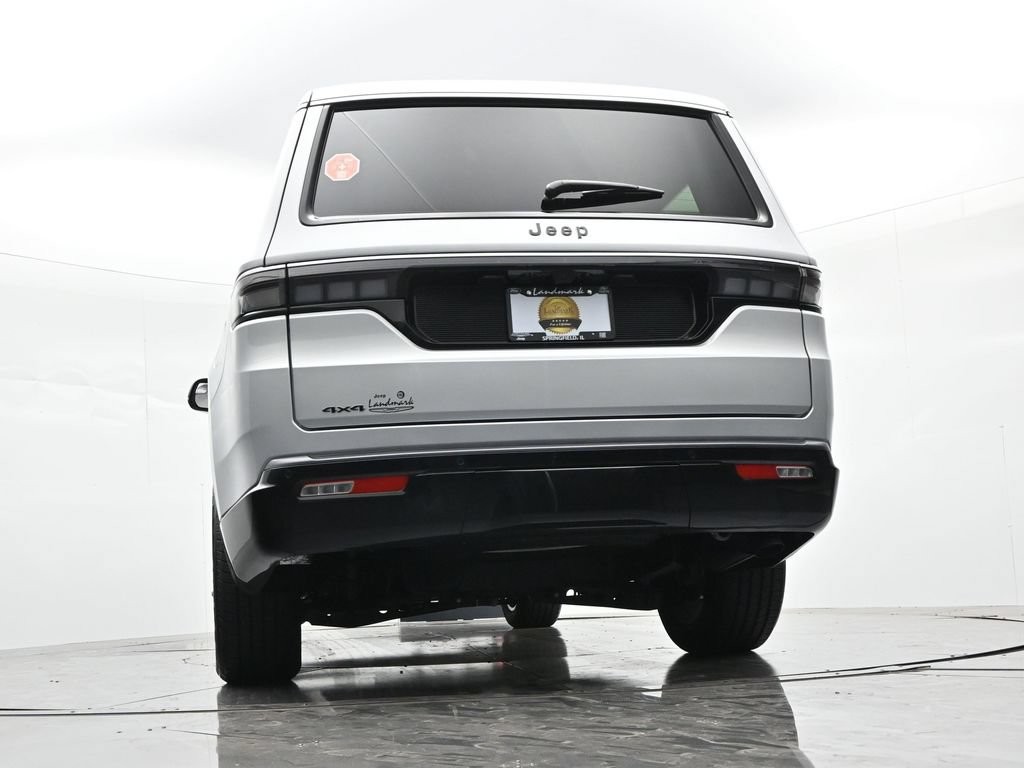Jeep Grand Wagoneer Vehicle Full-screen Gallery Image 20