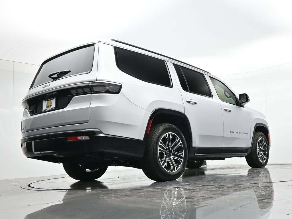 Jeep Grand Wagoneer Vehicle Full-screen Gallery Image 21