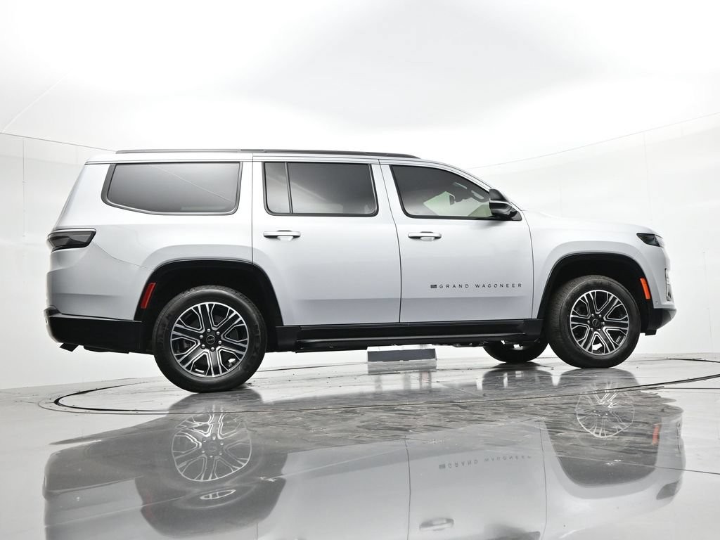 Jeep Grand Wagoneer Vehicle Full-screen Gallery Image 22