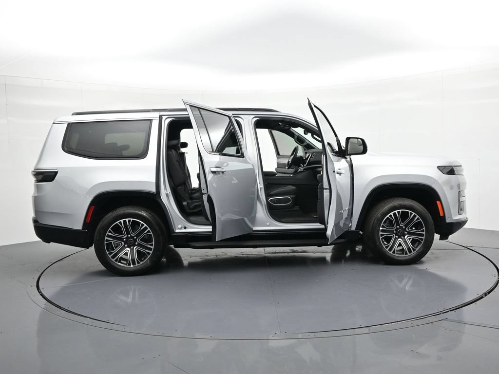Jeep Grand Wagoneer Vehicle Full-screen Gallery Image 23