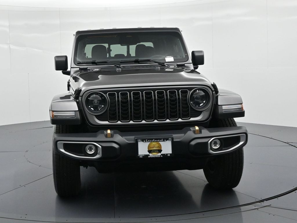 Jeep Gladiator Vehicle Full-screen Gallery Image 3