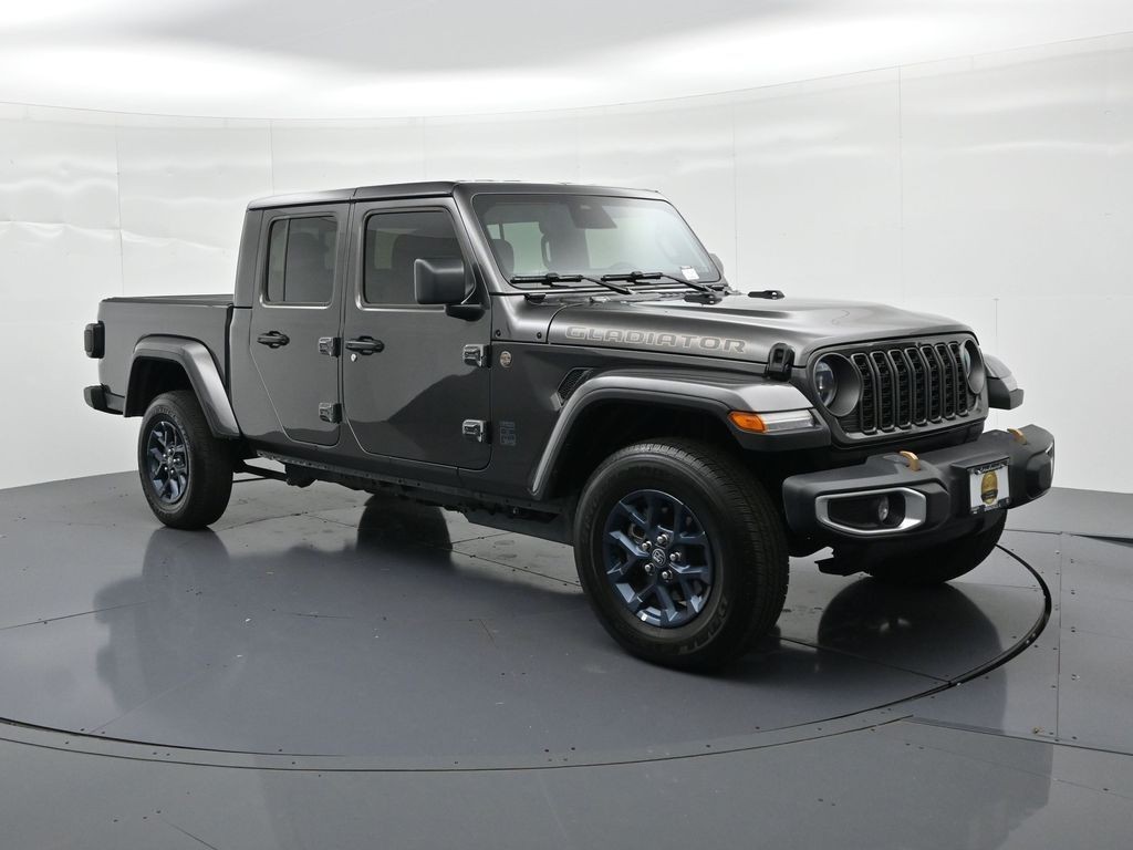 Jeep Gladiator Vehicle Full-screen Gallery Image 4