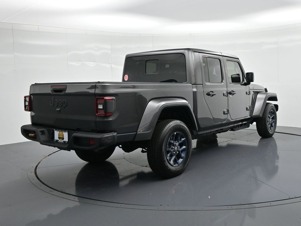 Jeep Gladiator Vehicle Full-screen Gallery Image 6