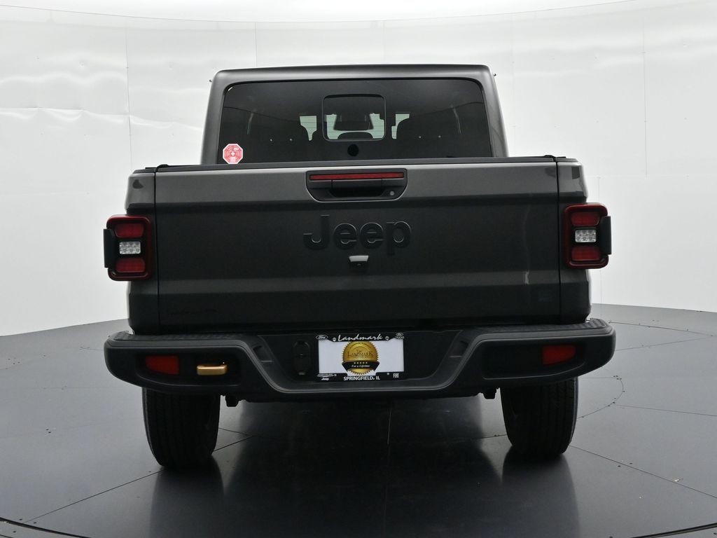 Jeep Gladiator Vehicle Full-screen Gallery Image 7