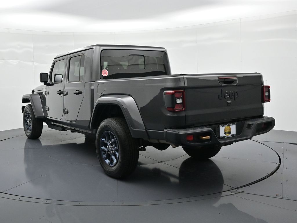Jeep Gladiator Vehicle Full-screen Gallery Image 8