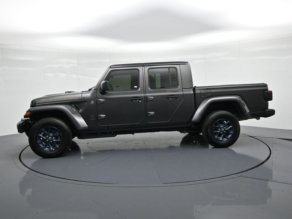 Jeep Gladiator Vehicle Full-screen Gallery Image 9