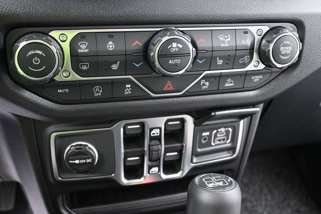 Jeep Gladiator Vehicle Full-screen Gallery Image 11