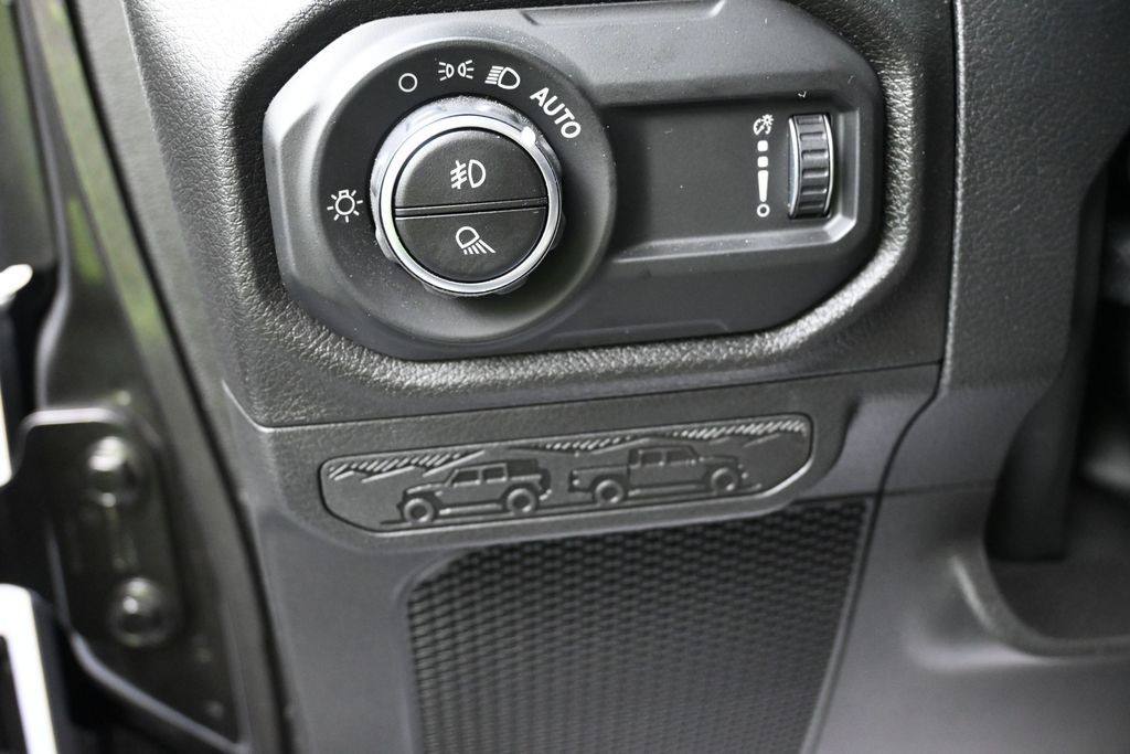 Jeep Gladiator Vehicle Full-screen Gallery Image 14
