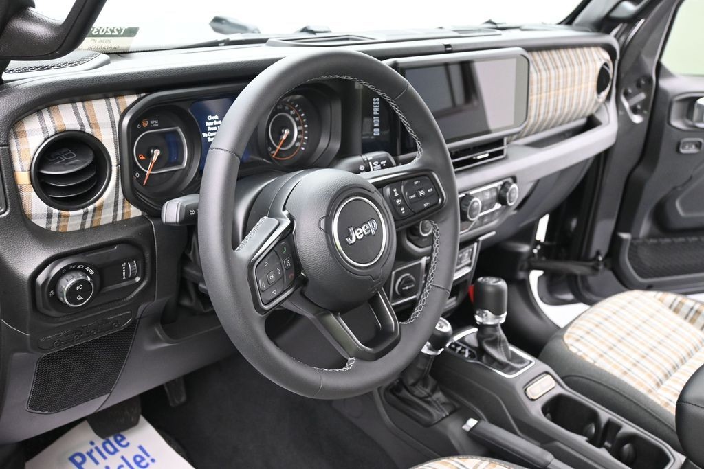 Jeep Gladiator Vehicle Full-screen Gallery Image 15