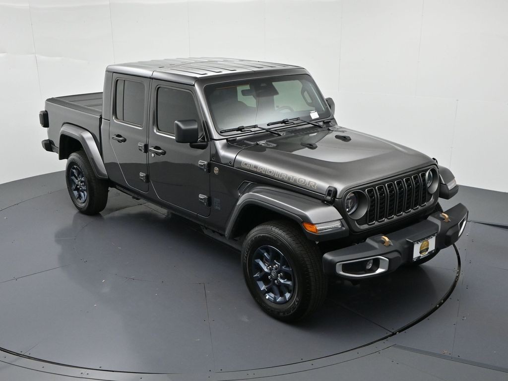 Jeep Gladiator Vehicle Full-screen Gallery Image 16