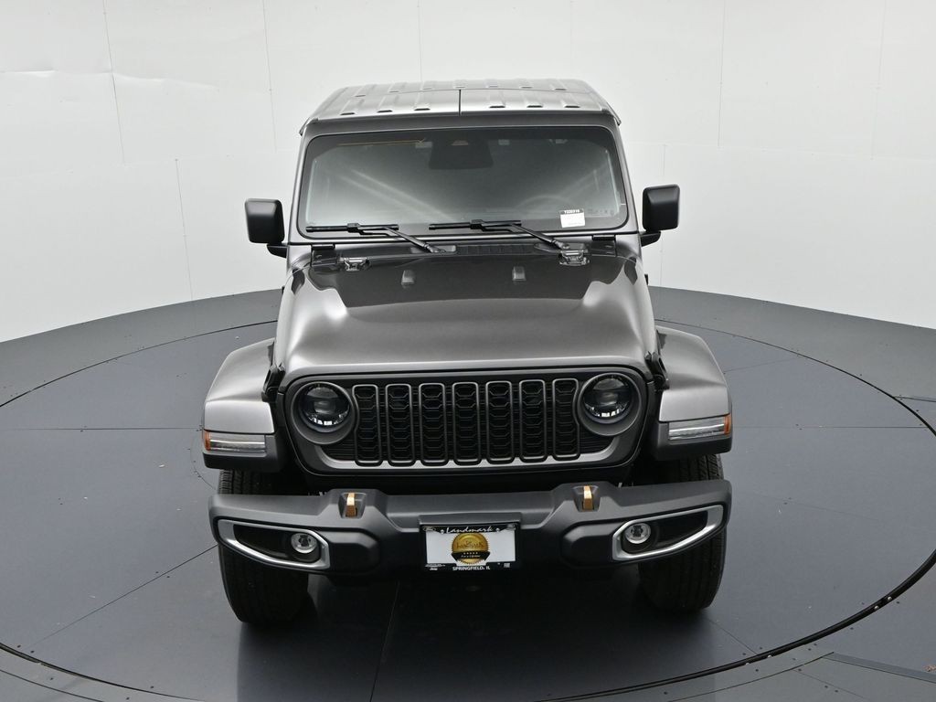 Jeep Gladiator Vehicle Full-screen Gallery Image 17