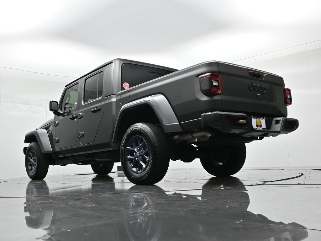Jeep Gladiator Vehicle Full-screen Gallery Image 20
