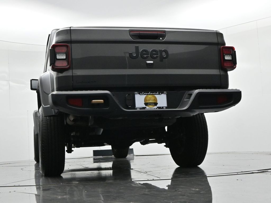Jeep Gladiator Vehicle Full-screen Gallery Image 21