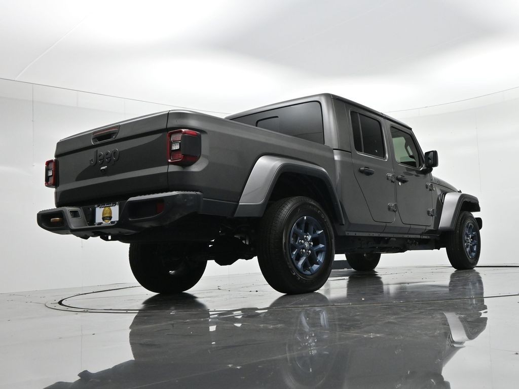 Jeep Gladiator Vehicle Full-screen Gallery Image 22