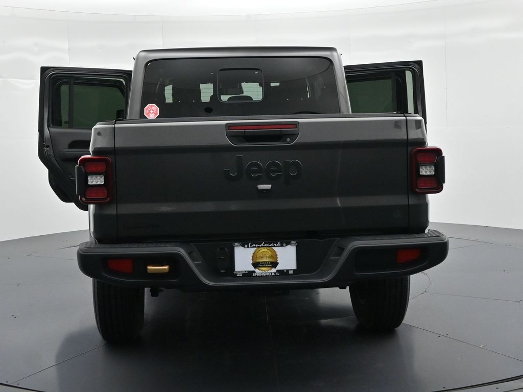 Jeep Gladiator Vehicle Full-screen Gallery Image 27