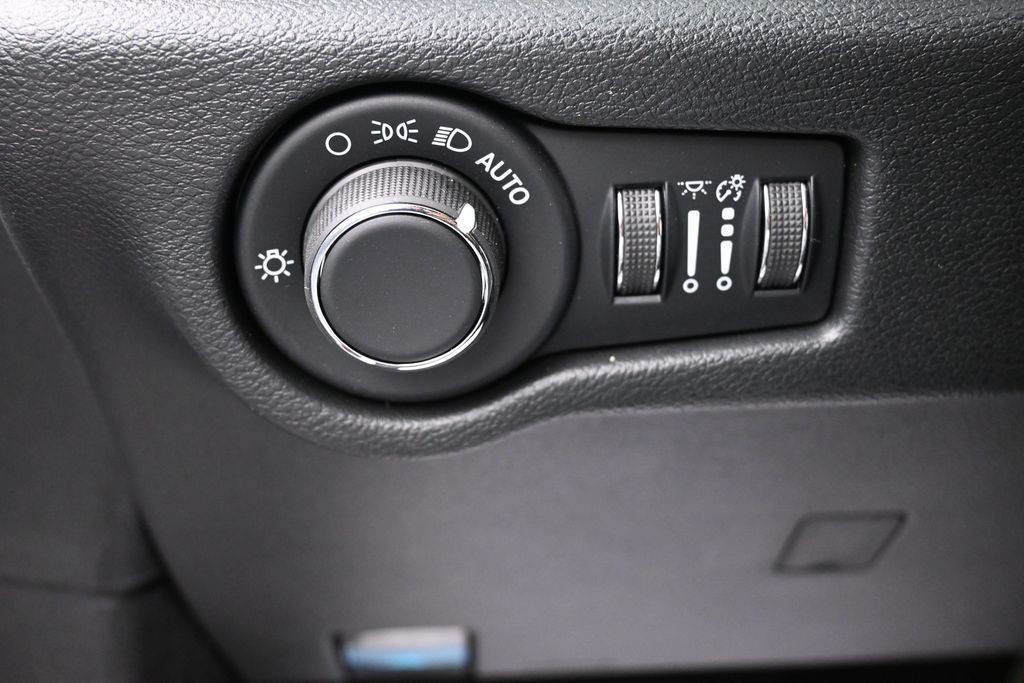 Chrysler Pacifica Vehicle Full-screen Gallery Image 13