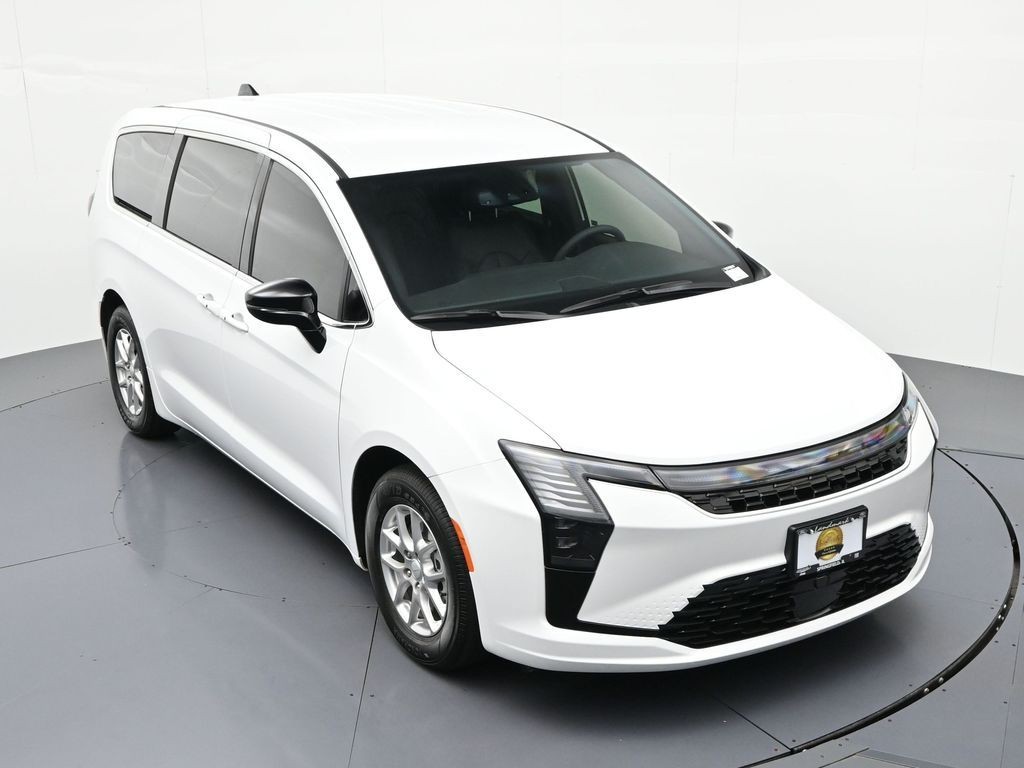 Chrysler Pacifica Vehicle Full-screen Gallery Image 16