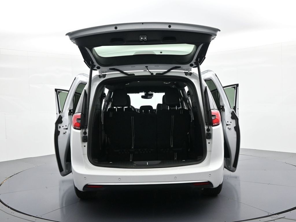 Chrysler Pacifica Vehicle Full-screen Gallery Image 27