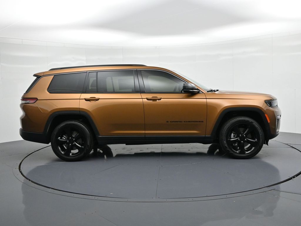 Jeep Grand Cherokee L Vehicle Full-screen Gallery Image 5